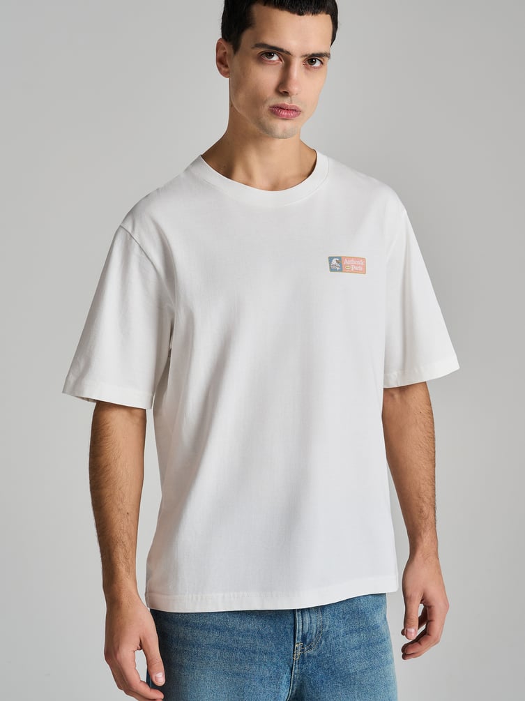 Футболка с принтом на спине