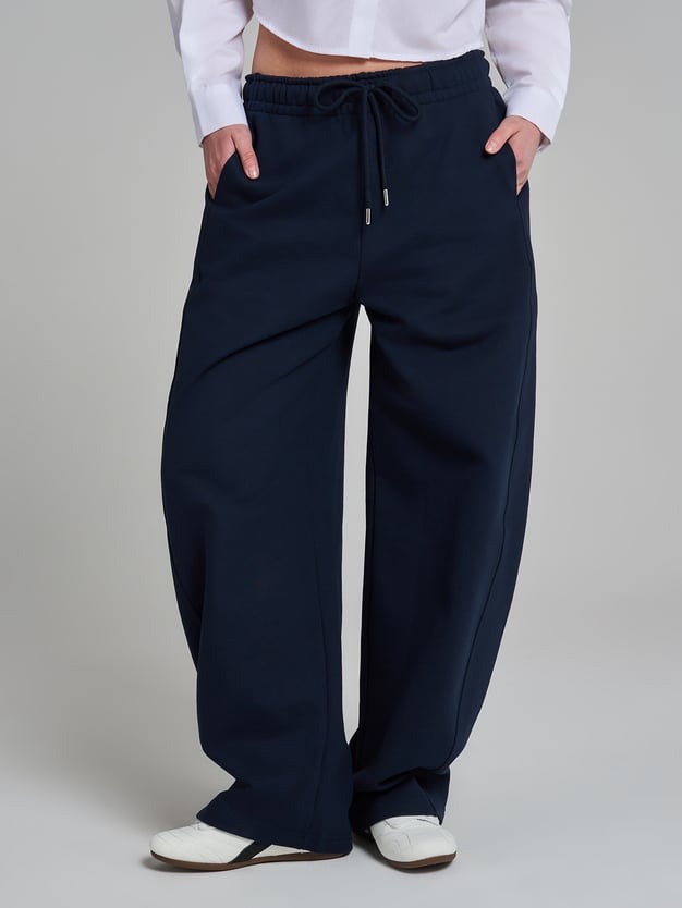 Брюки широкие со смещенным боковым швом