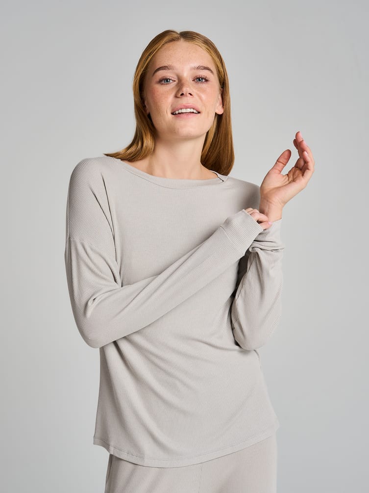 Домашний лонгслив в рубчик с длинным рукавом