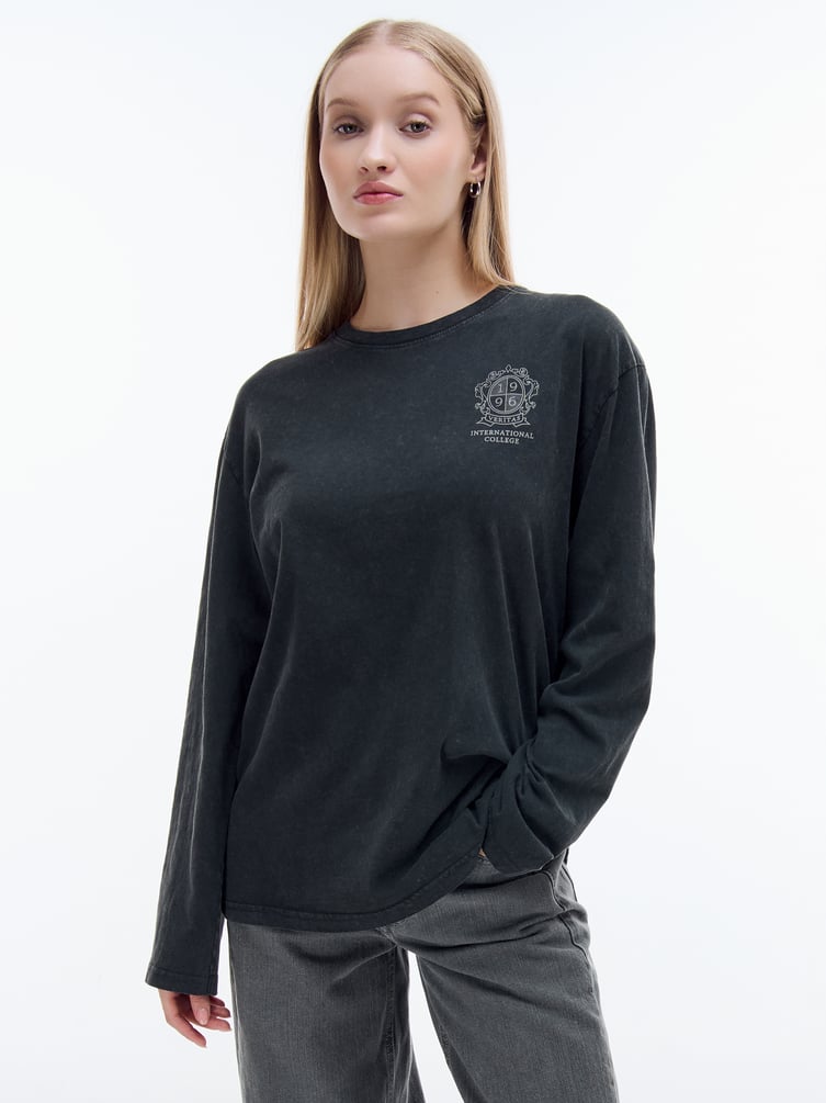 Лонгслив с принтом International College