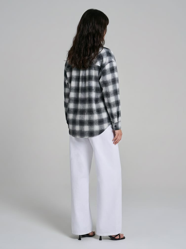 Джинсы широкие с вареным эффектом