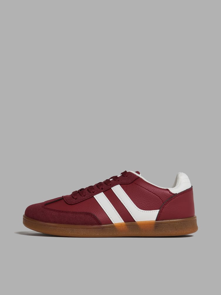 Кроссовки с полосками