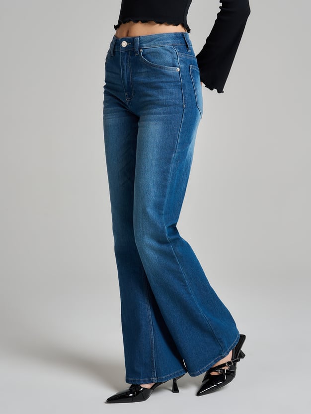 Джинсы клеш от колен