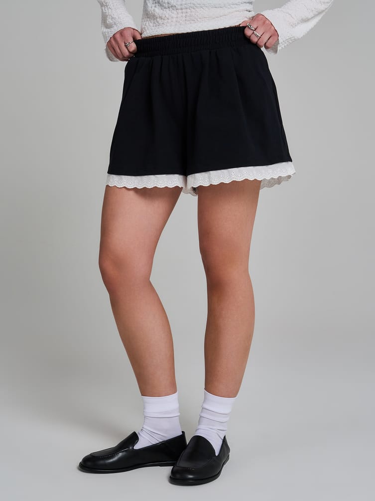 Шорты повседневные с кружевом