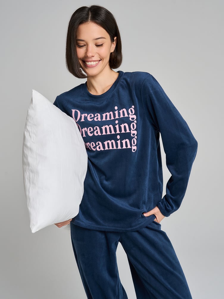 Пижама плюшевая с надписью и брюками