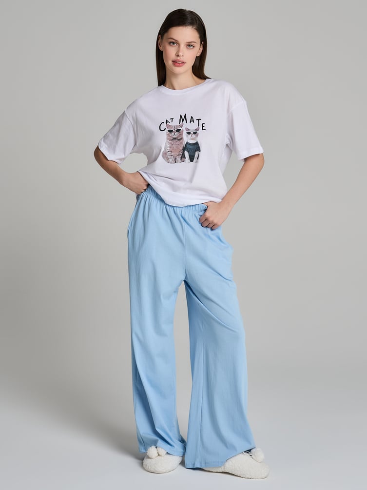 Пижама с принтом и брюками в полоску