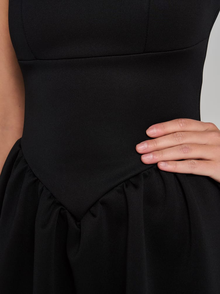 Мини платье с объемной юбкой