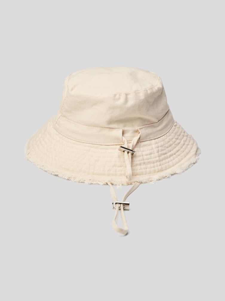 Панама с бахромой и завязками