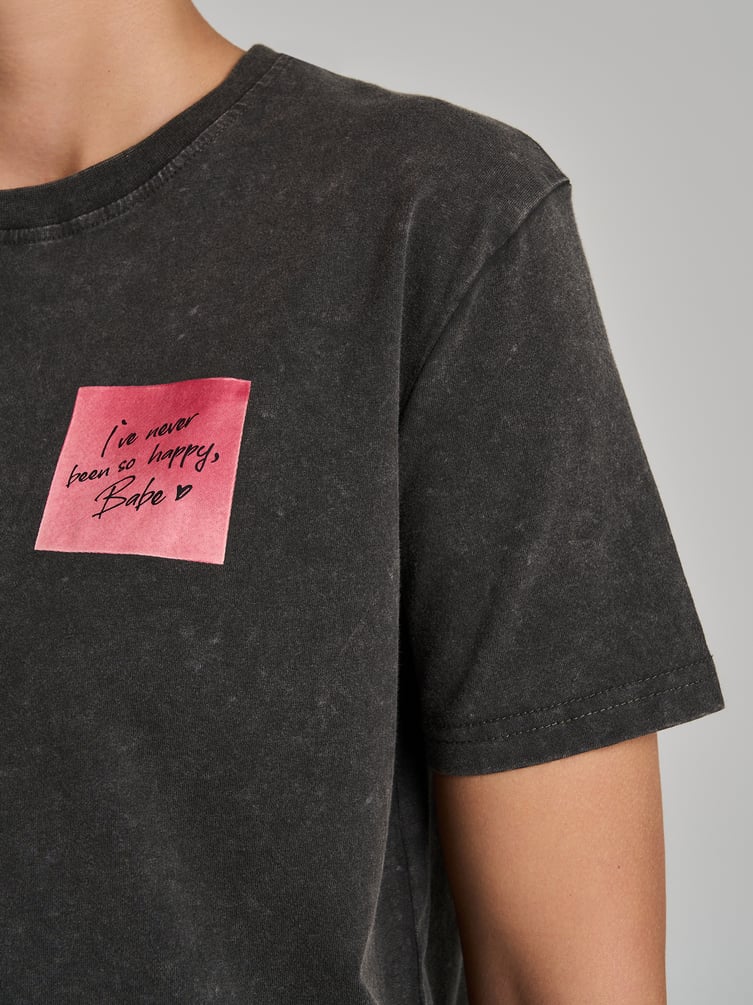 Футболка с вареным эффектом и принтом