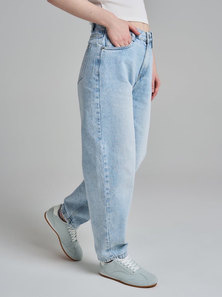 Джинсы Mom fit  с завышенной талией