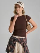 Приталенная футболка с драпировкой