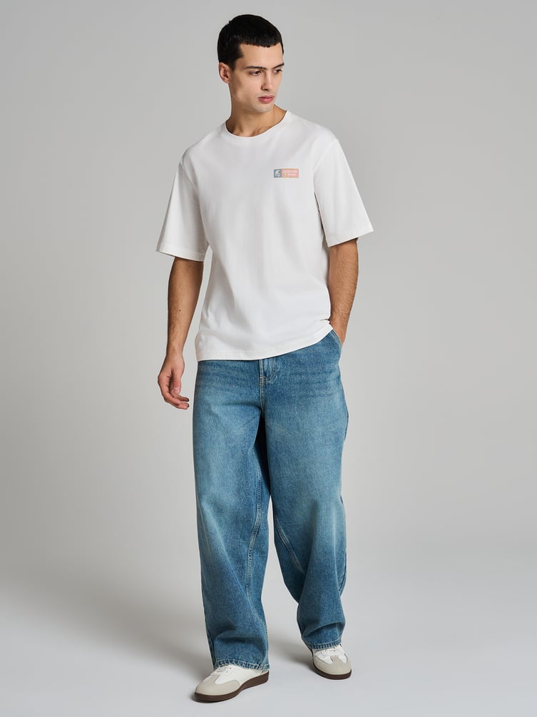 Футболка с принтом на спине