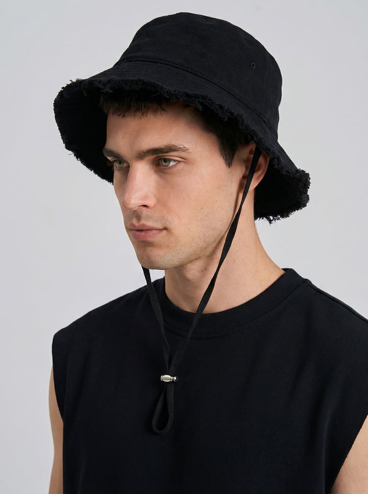 Панама с бахромой и завязками