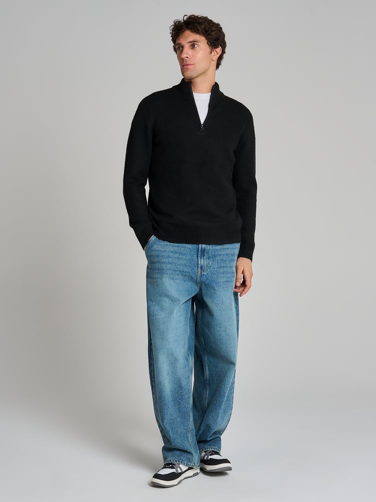 Свитер трикотажный с воротником и полузамком