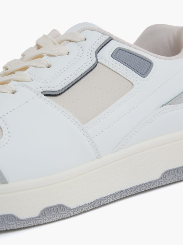 Кроссовки спортивные