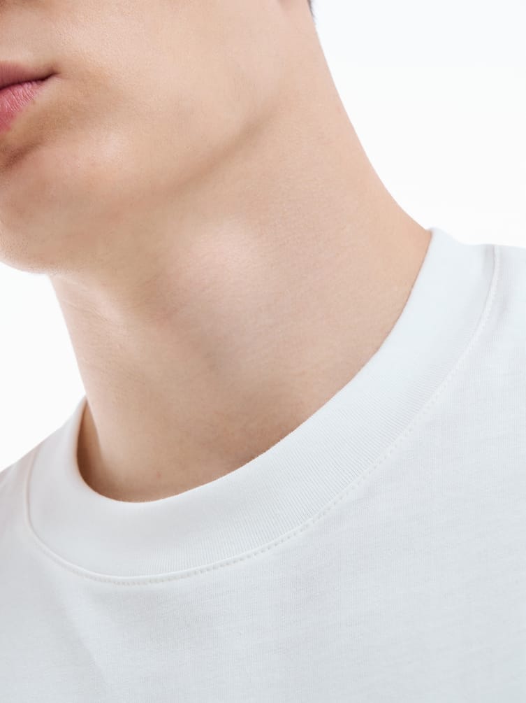 Однотонная свободная футболка