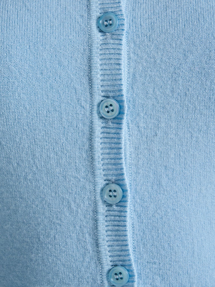 Кардиган на пуговицах с вышивкой