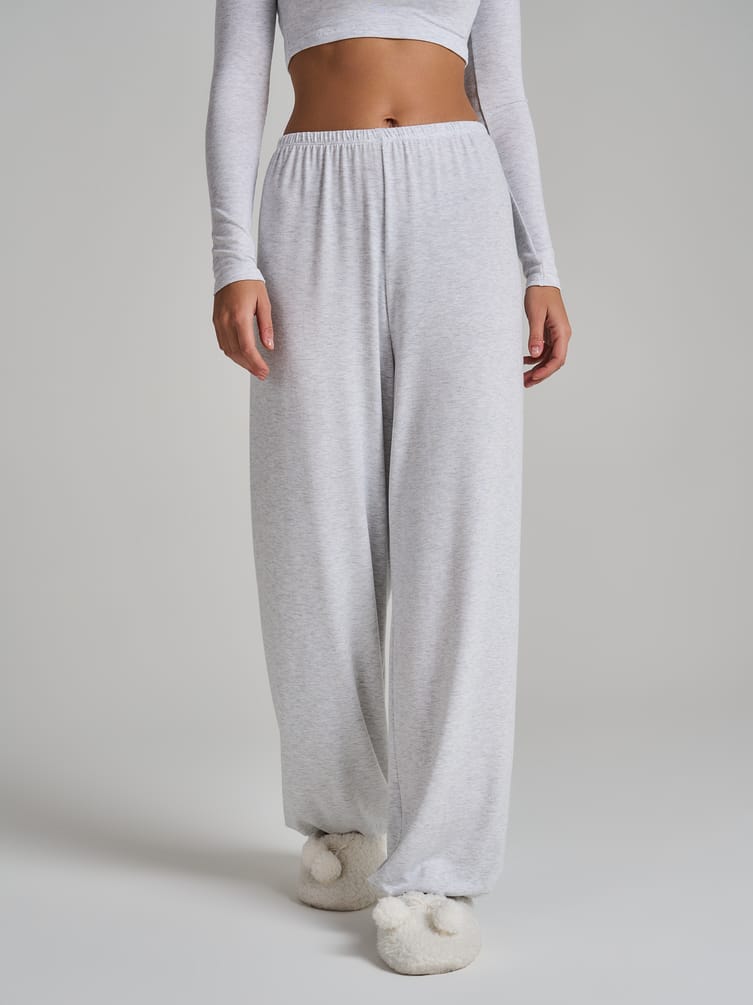 Пижама с кроп-топом и брюками