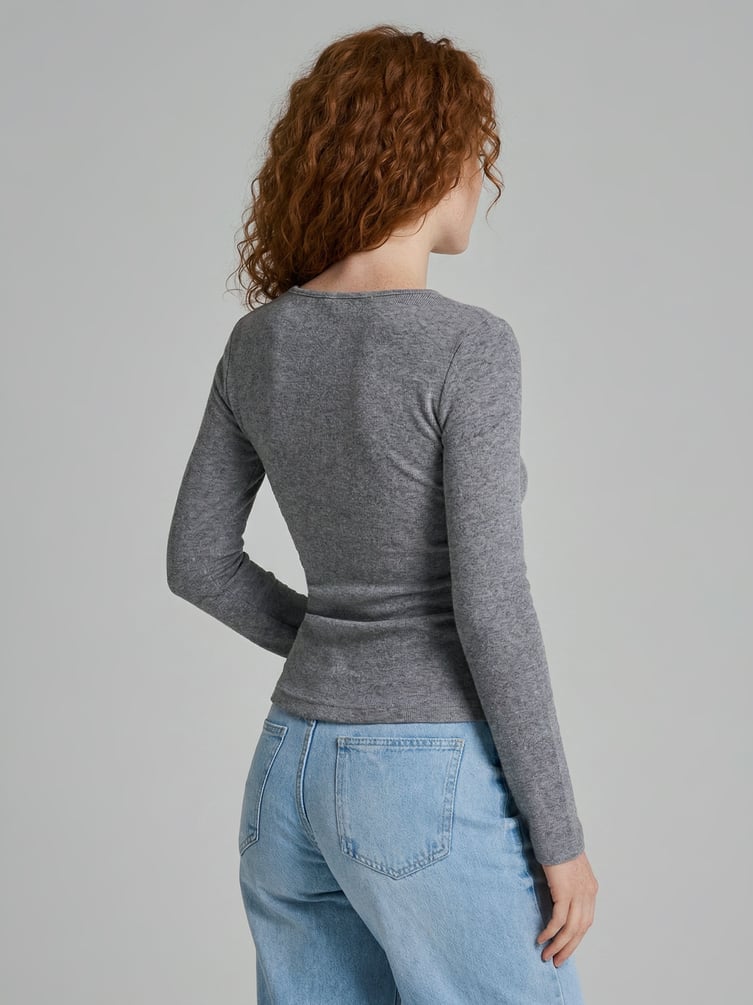 Лонгслив приталенный с драпировкой