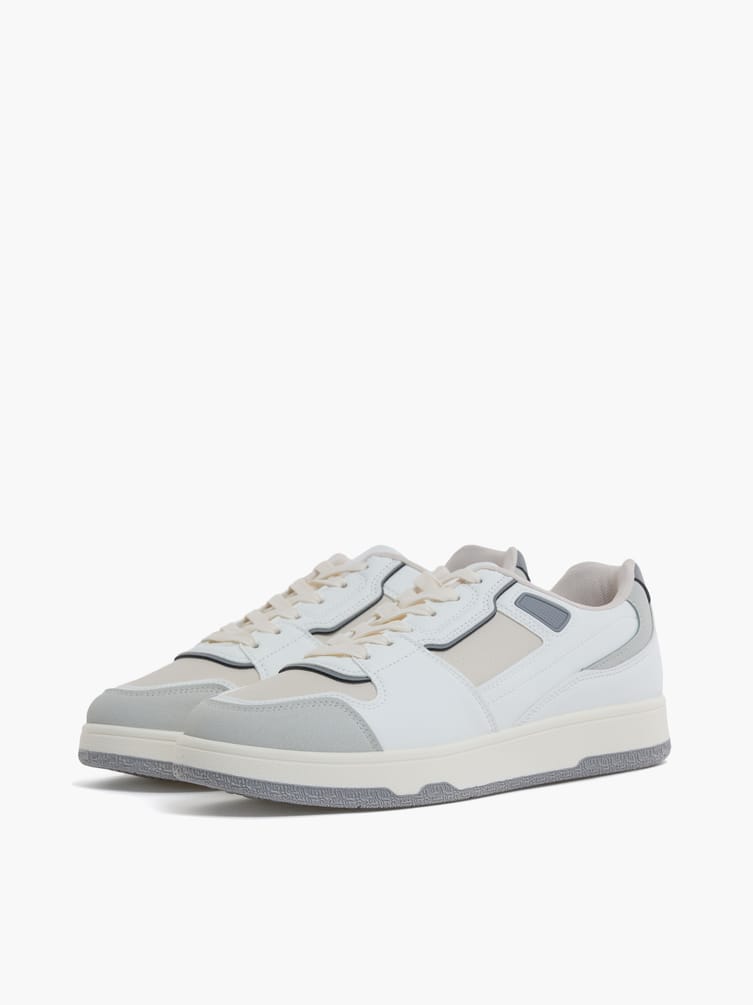 Кроссовки спортивные