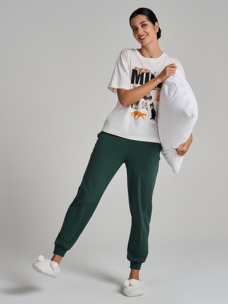 Пижама с принтом котиков и брюками