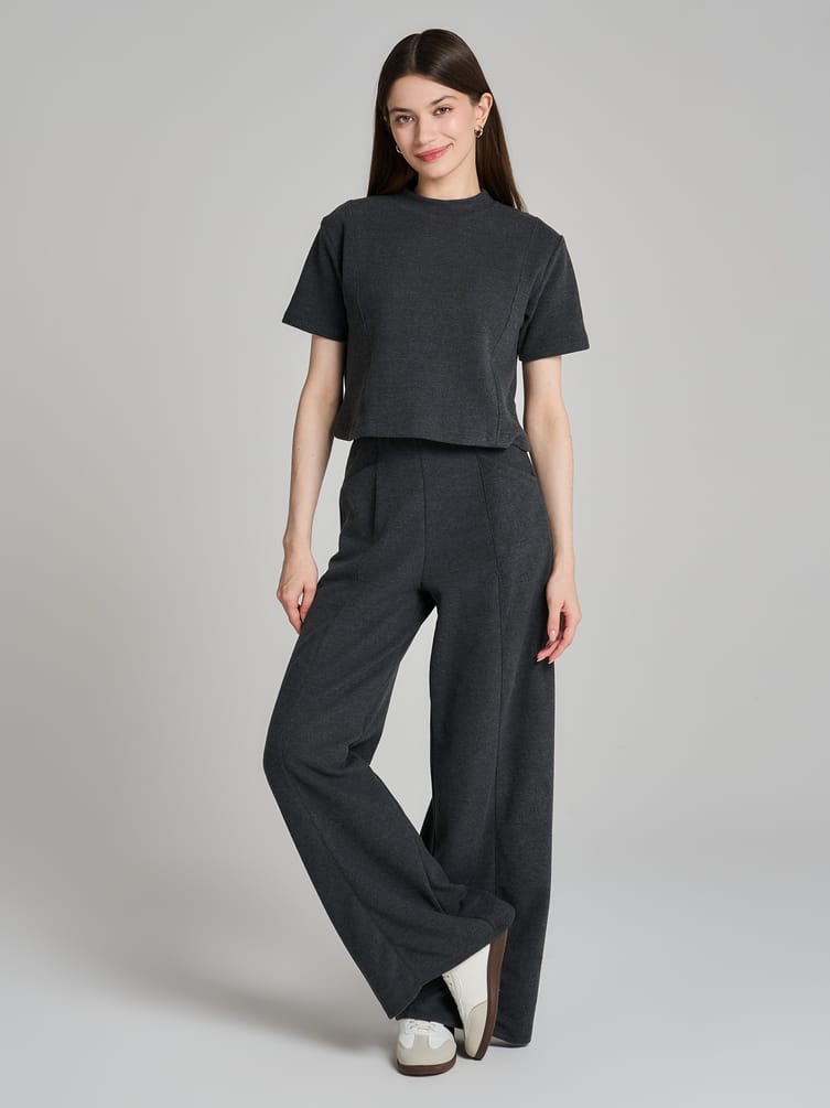 Широкие брюки в рубчик со стрелками