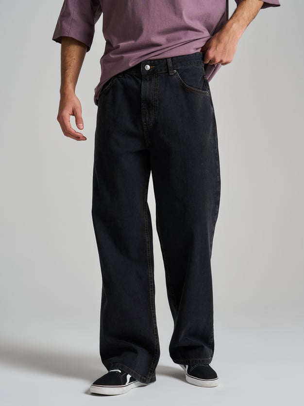 Джинсы слегка расклешенные