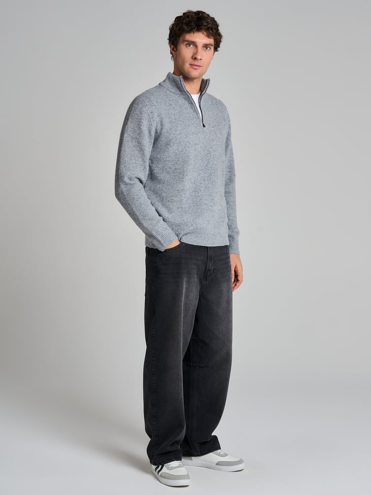 Свитер трикотажный с воротником и полузамком