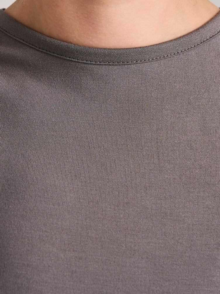 Приталенная футболка с драпировкой