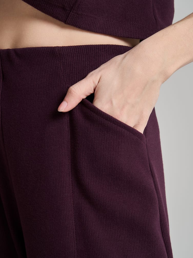 Широкие брюки в рубчик со стрелками