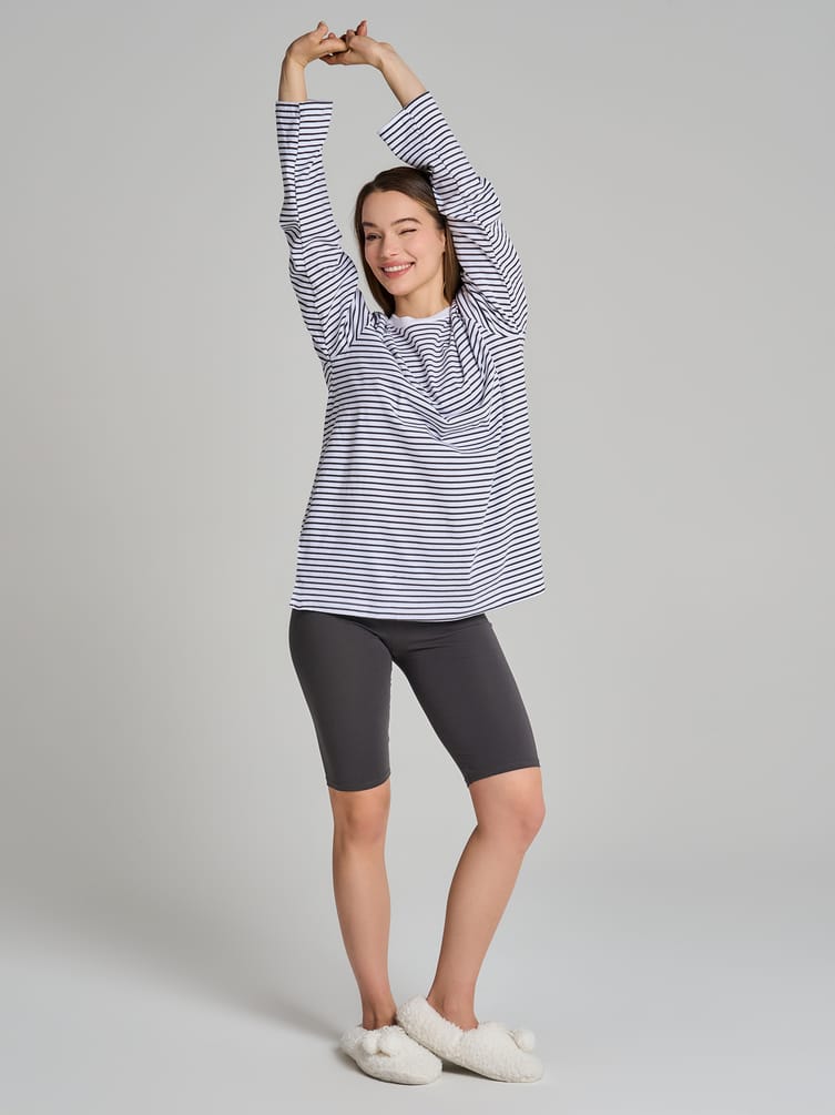 Пижама полосатая с кофтой и шортами