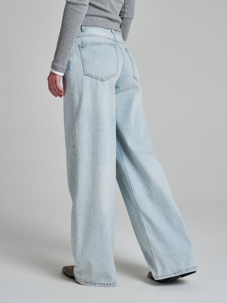 Джинсы широкие с вареным эффектом