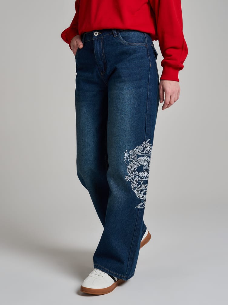 Джинсы багги с вышивкой дракона