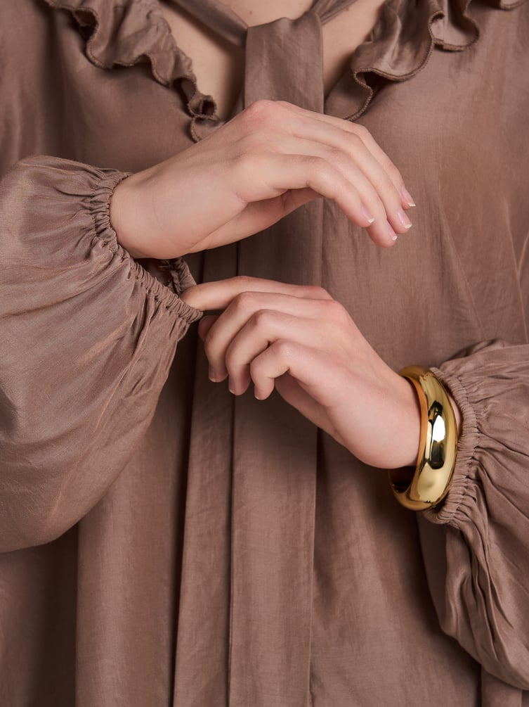 Блузка с шарфом и рюшами