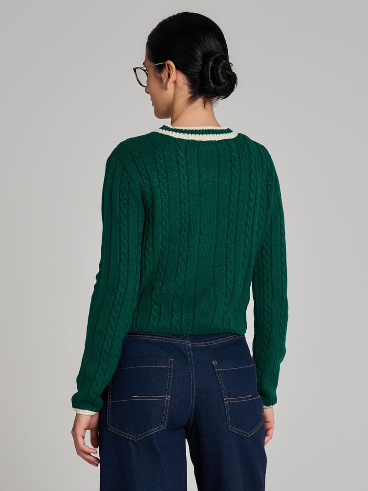 Пуловер вязаный с косами