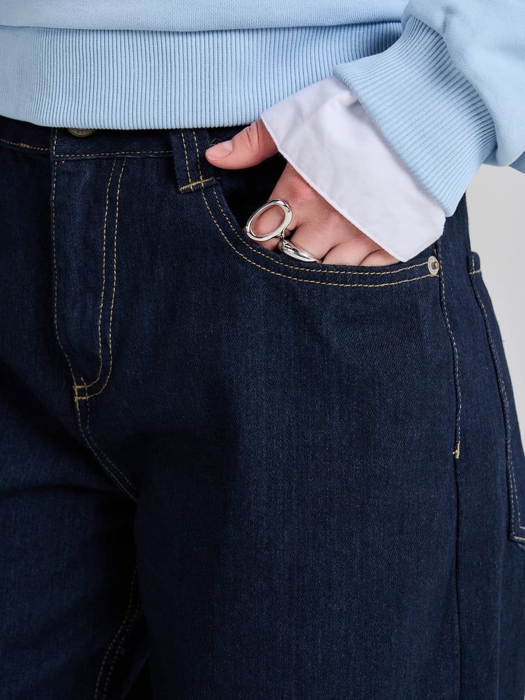 Джинсы баллоны со средней посадкой