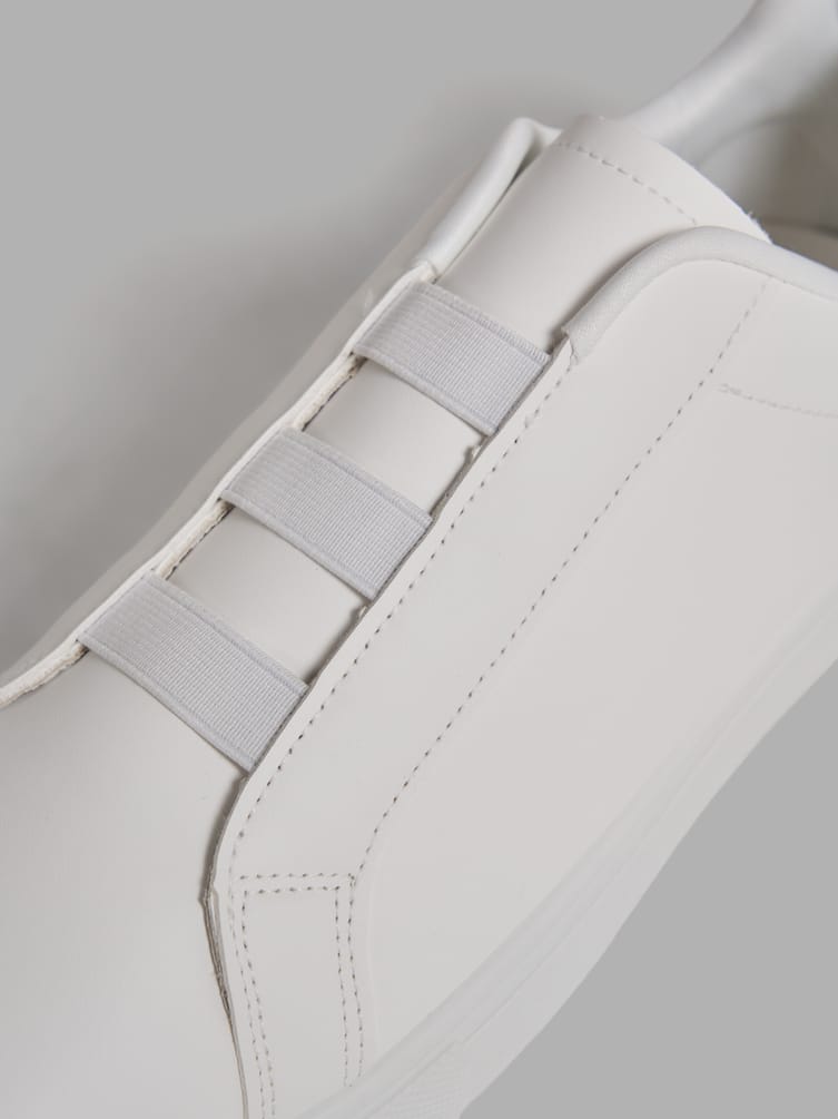 Кроссовки на резинке