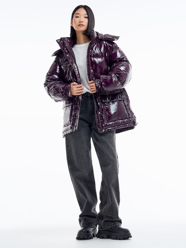 Болоньевая куртка с капюшоном на синтепоне