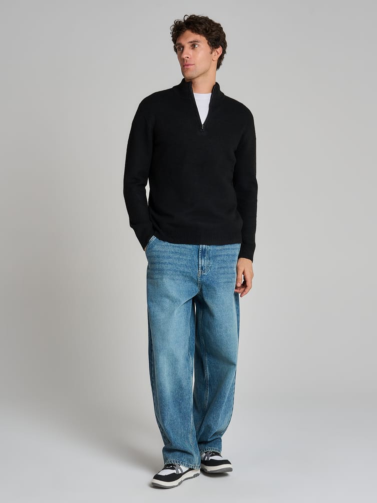 Свитер трикотажный с воротником и полузамком