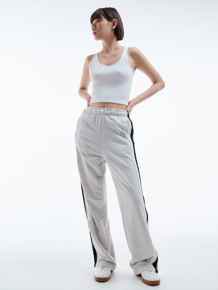 Спортивные брюки с лампасами