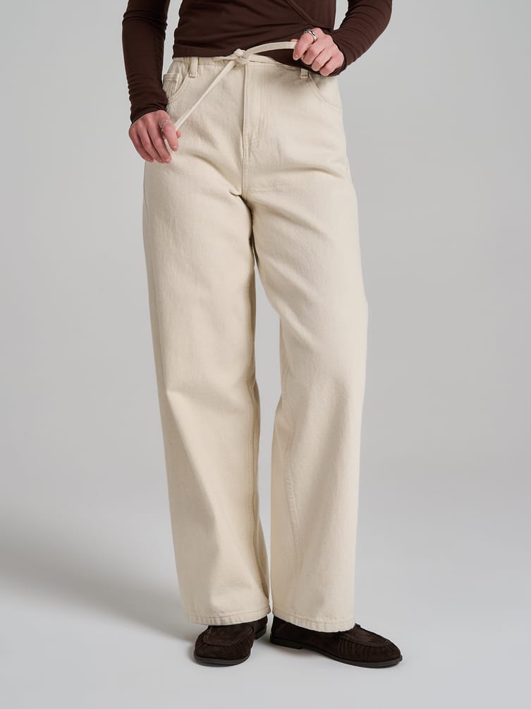 Широкие джинсы на резинке