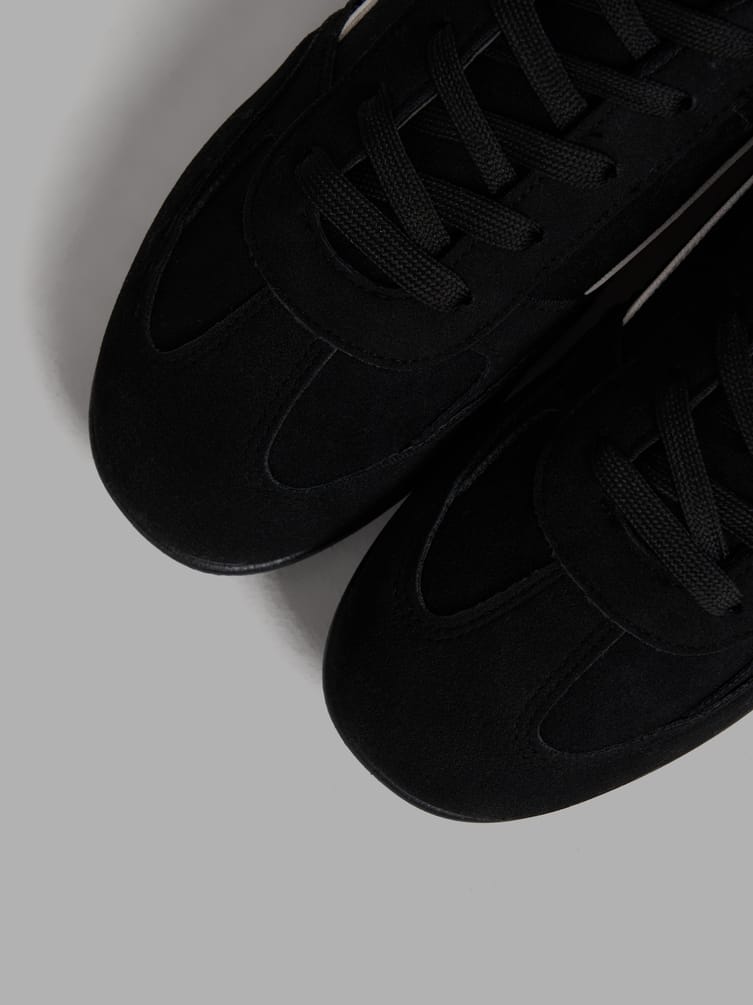 Кроссовки спортивные низкие