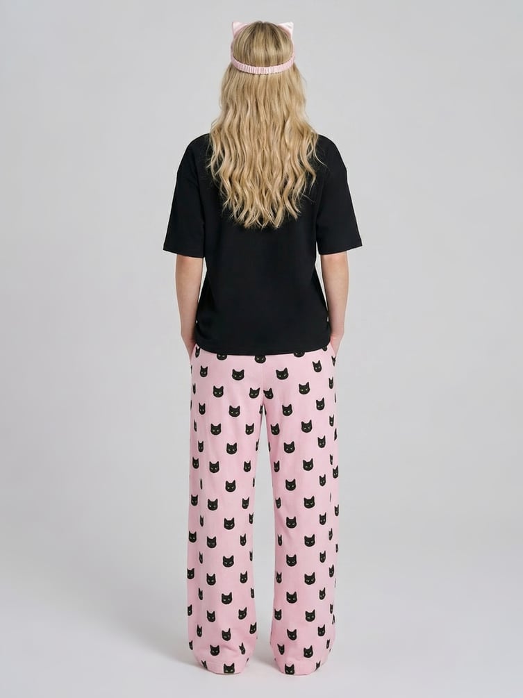 Пижама с принтом кошек и брюками