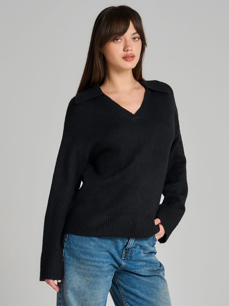 Вязаный пуловер с воротником