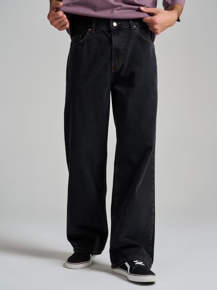 Джинсы слегка расклешенные