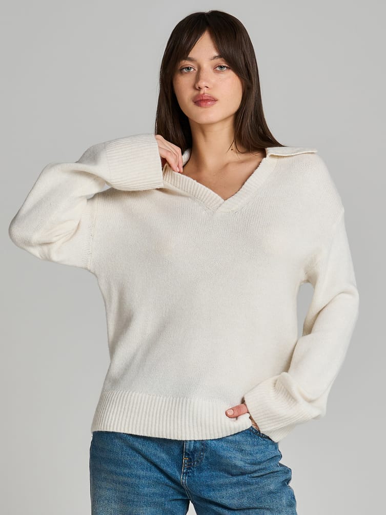 Вязаный пуловер с воротником