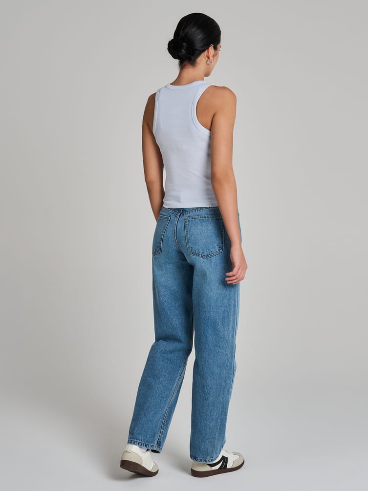 Майка на широких бретелях с вареным эффектом