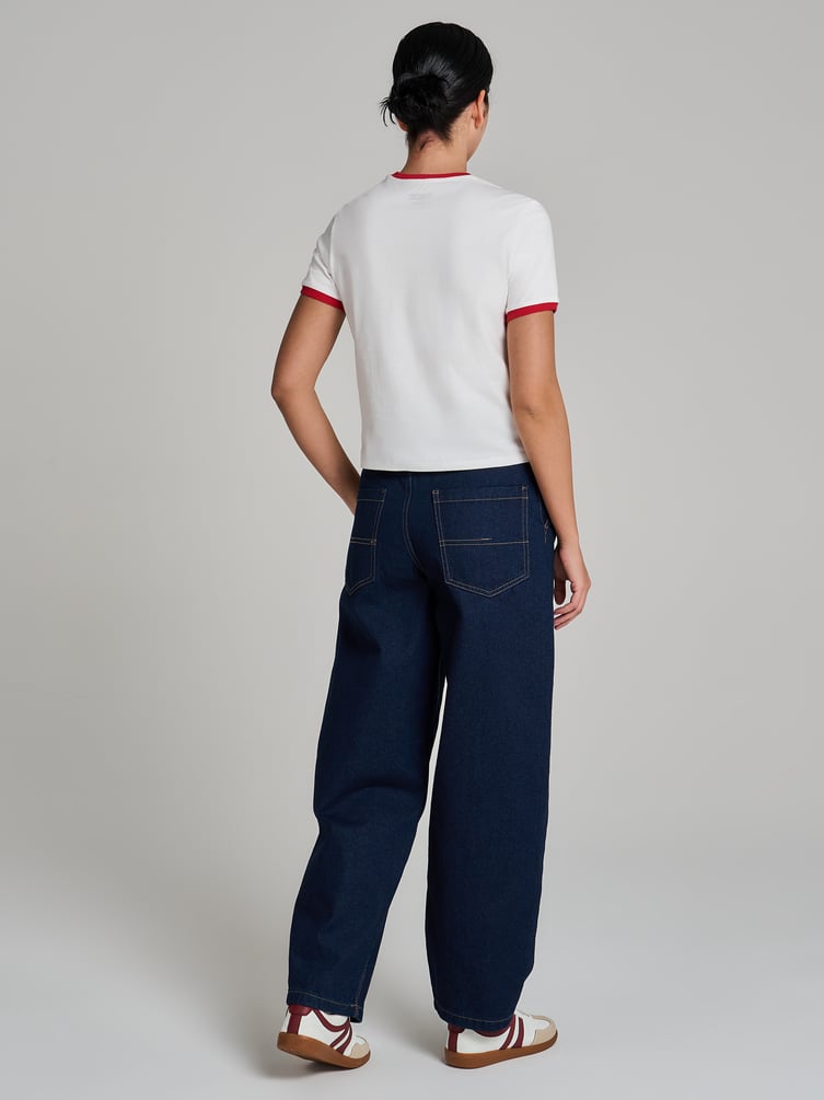 Футболка приталенная с надписью