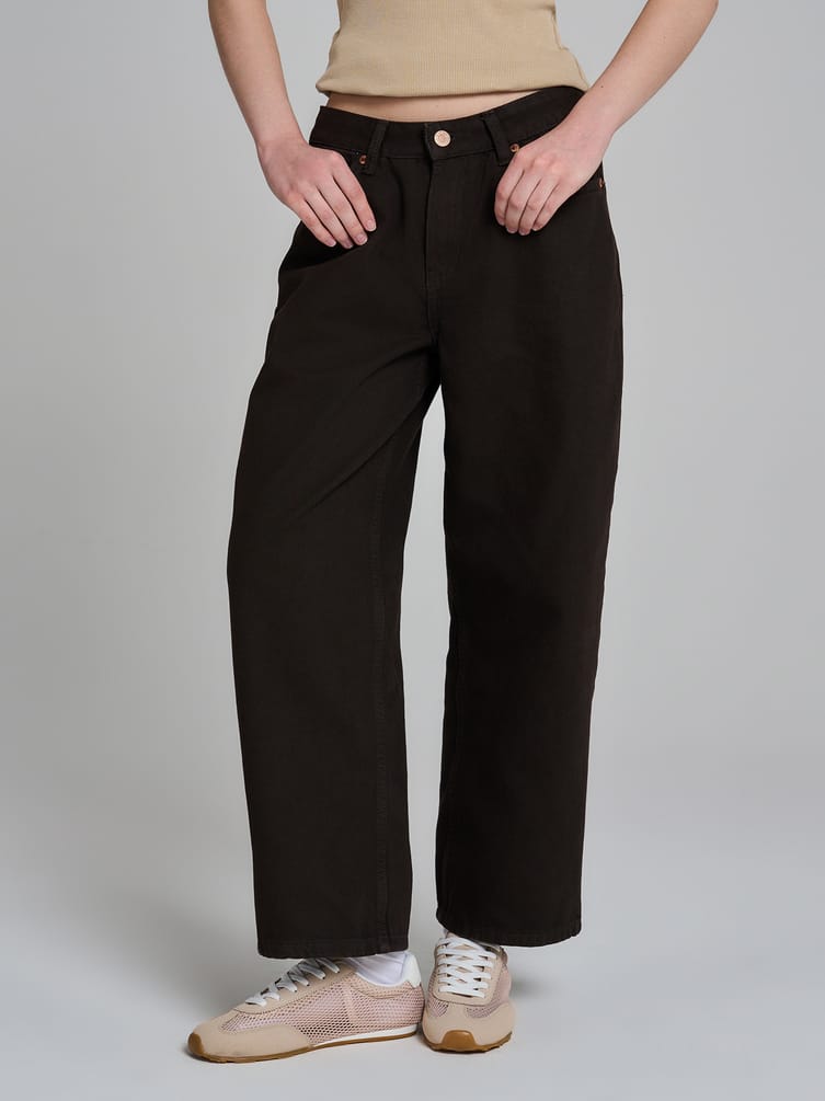 Джинсы широкие укороченные