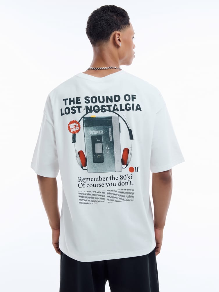 Футболка оверсайз с принтом аудиоплеера на спине